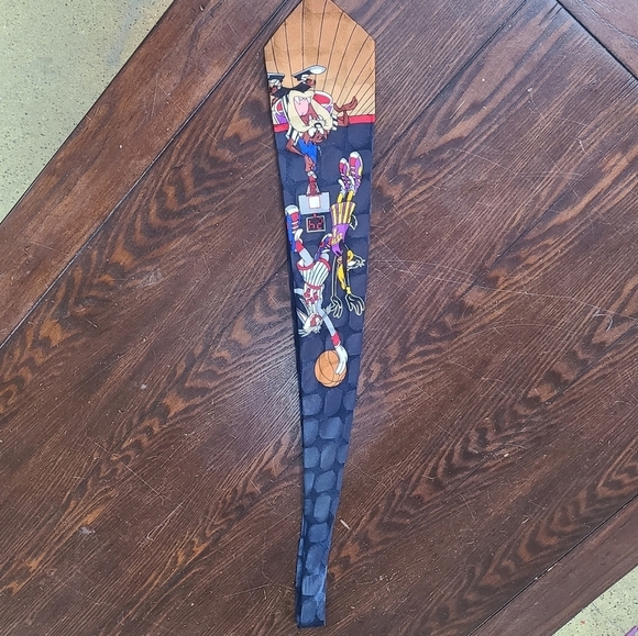 1996 Looney Tunes Mania 100% Silk Tie 👔 - Picture 8 of 9